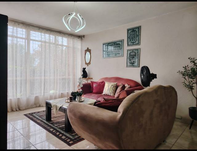 2 BEDROOM APARTMENT FOR SALE IN HALFWAY HOUSE
